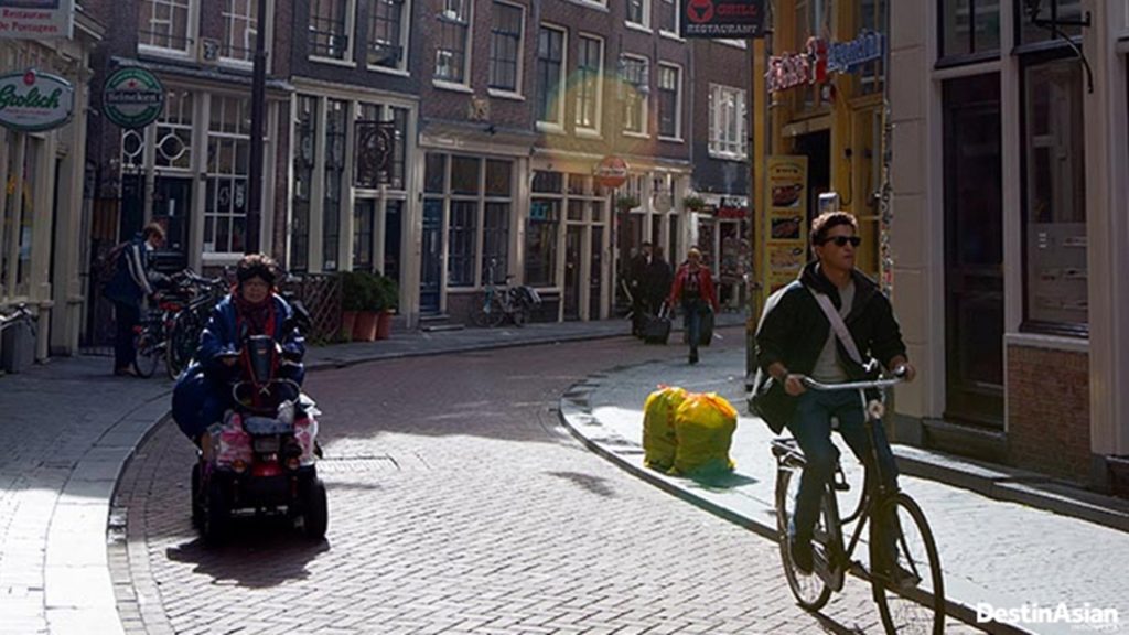 Amsterdam-adalah-pusat-tempat
