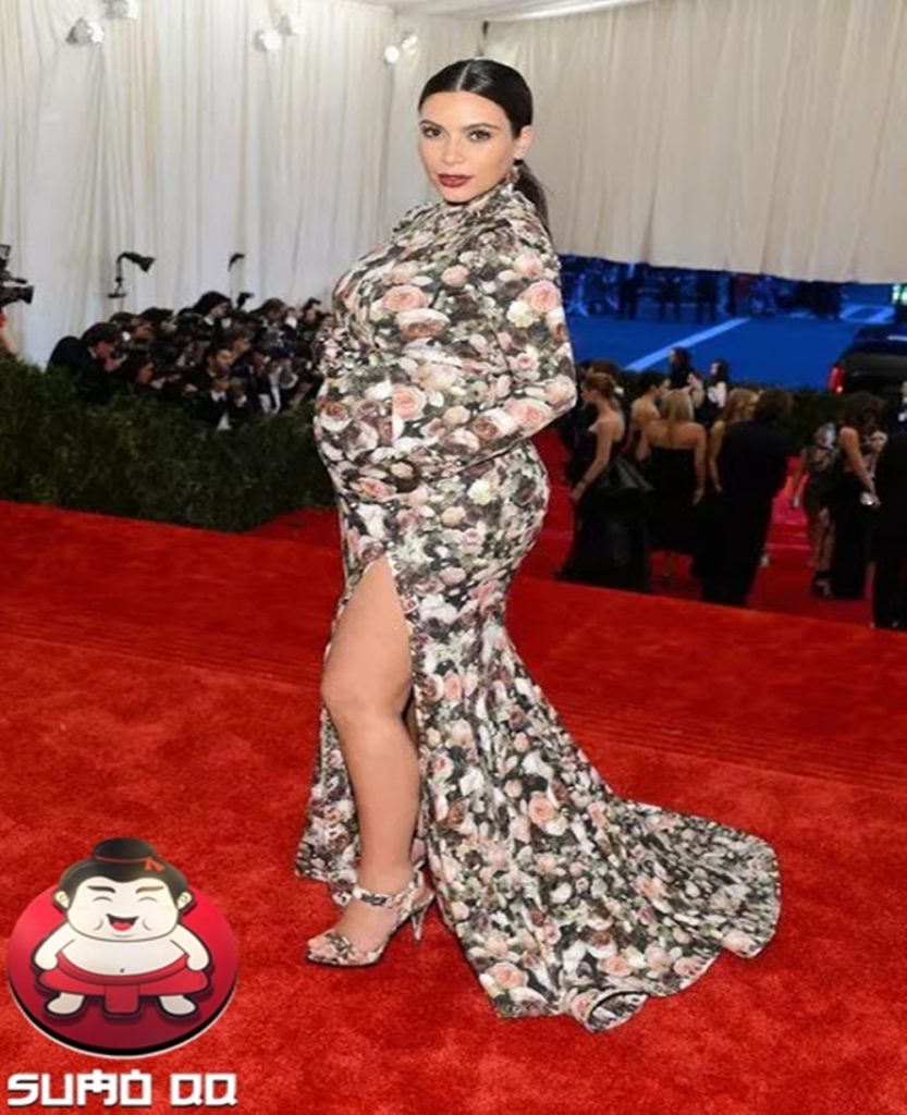 Bajunya Jadi Meme oleh Netizen, Kim Kardashian Pernah Menangis