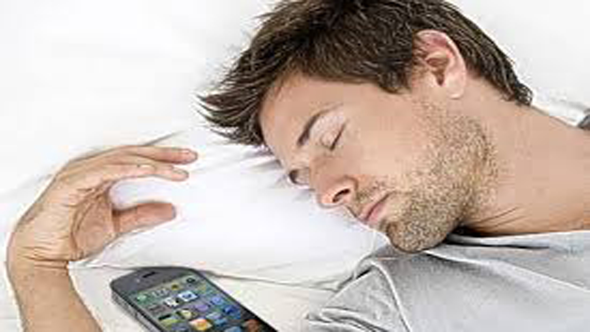 Suka Membawa Ponsel ke Tempat Tidur