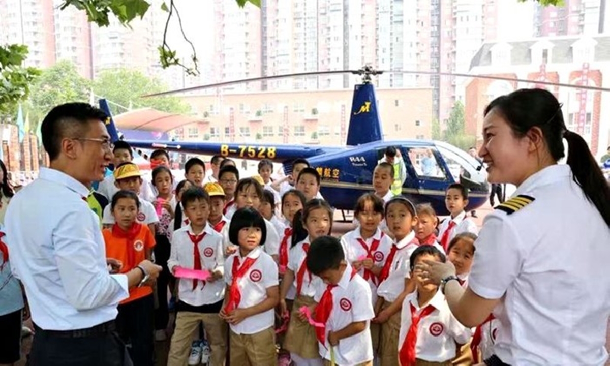 Viral Crazy Rich China Datang ke Sekolah Anak Naik Helikopter, Ini Faktanya
