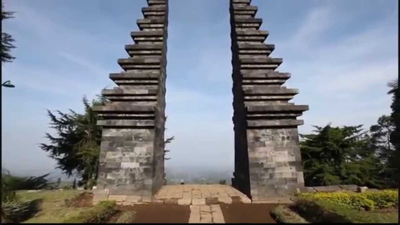 6 Tempat  Tertinggi di Indonesia Tempat Sakral