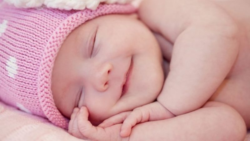Bayi Suka Tersenyum Saat Tidur Ternyata Ini Sebabnya.