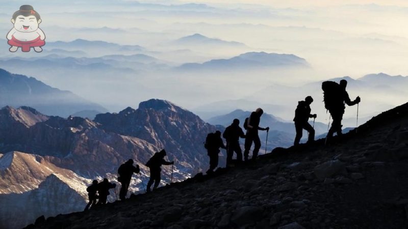 5 Adab Mendaki Gunung Yang Harus Kamu Ketahui