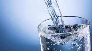 5 Alasan Minum Air Putih Bantu Turunkan Berat Badan