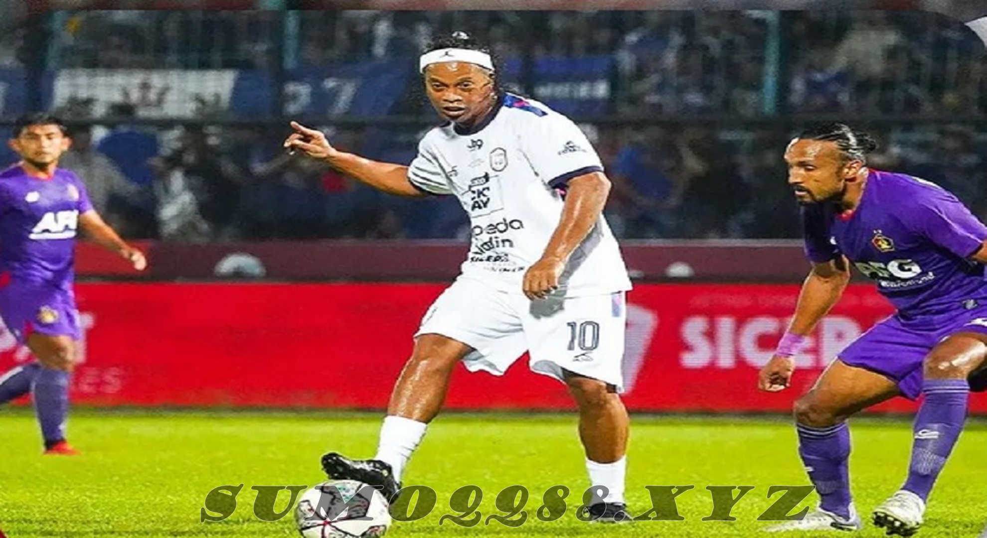Ronaldinho Terkesan dengan Sepak Bola Indonesia