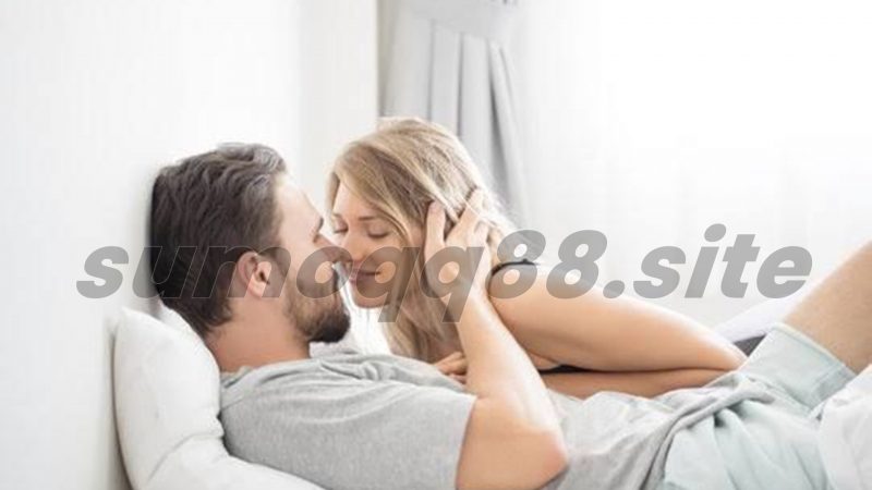 Tips Foreplay yang Bisa Bikin Suami ‘Klepek-Klepek’