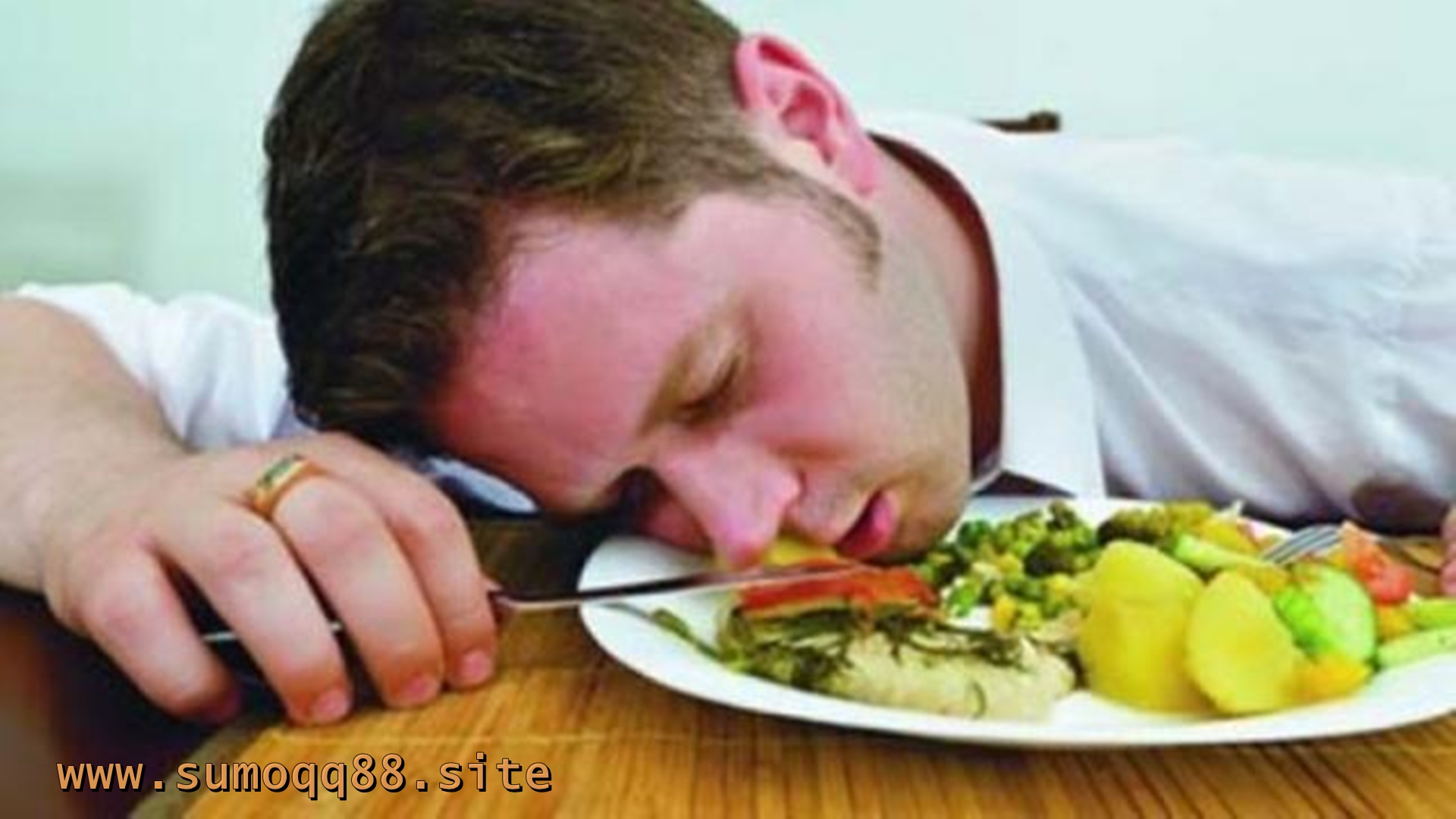 Makanan yang Bisa Buat Kamu Menjadi Mengantuk